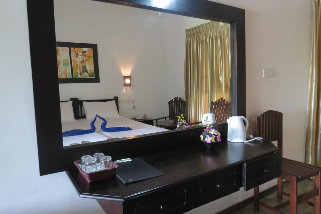 Scandinavia Hotel Hikkaduwa Room photo