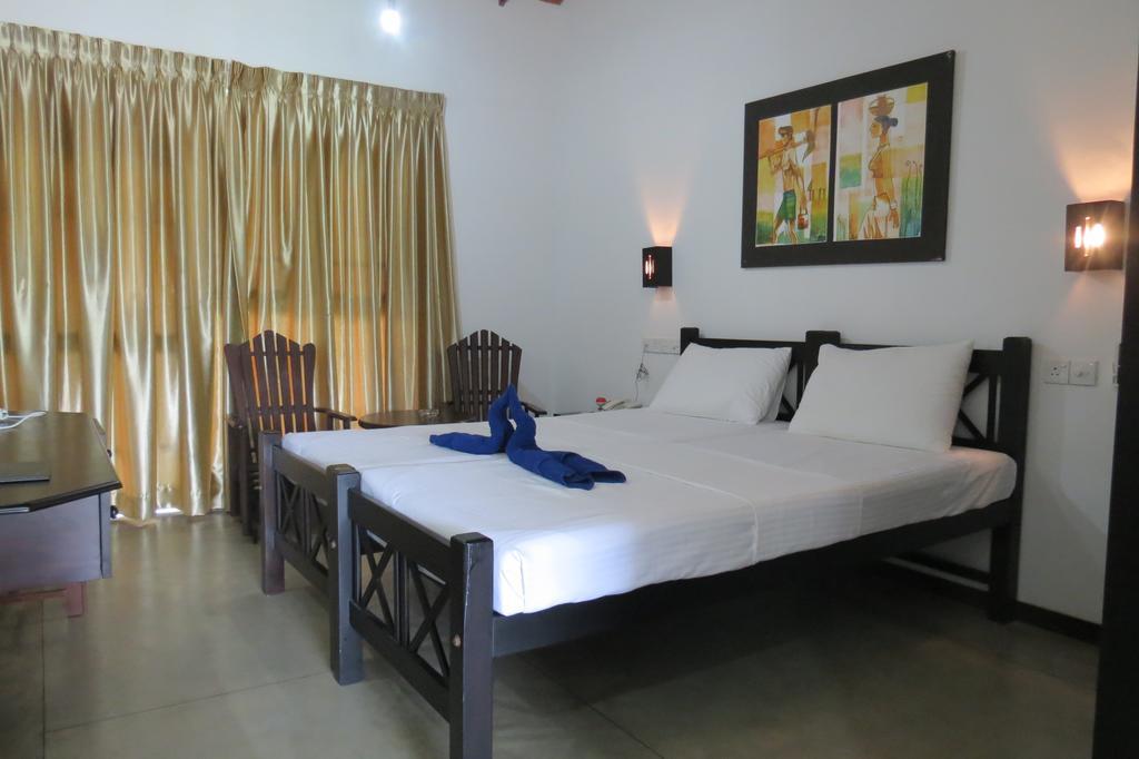 Scandinavia Hotel Hikkaduwa Room photo